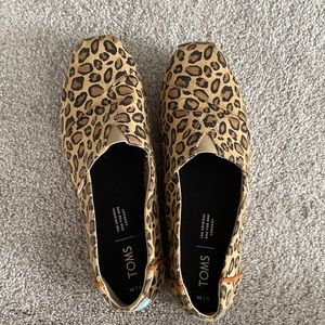TOMS 7.5 animal print gently used
